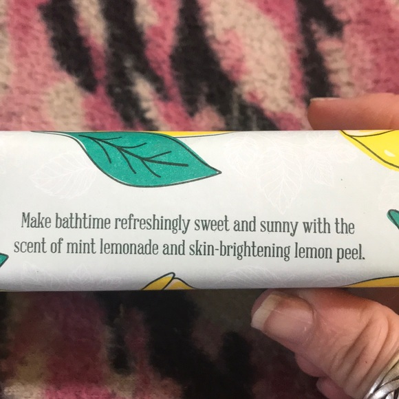 Perfectly Posh Easy Peasy Big bath Bar - Picture 3 of 6